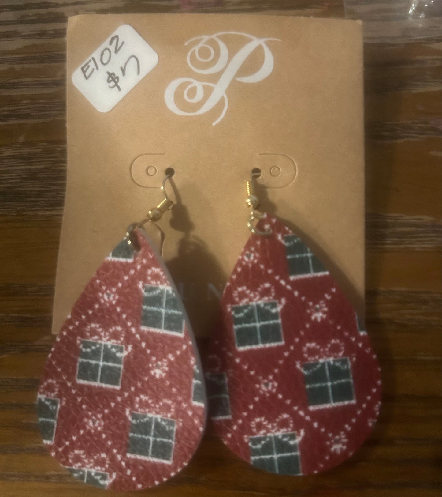 E102 Plunder Design Teardrop Christmas Earrings