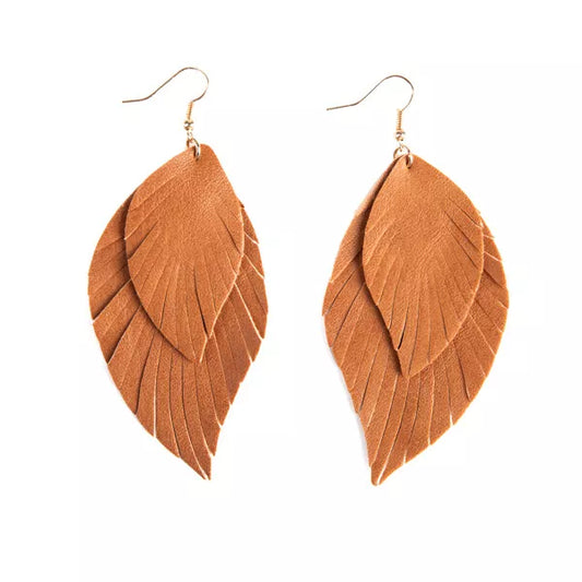 E125 Plunder Design Faux Leather Feather Earrings