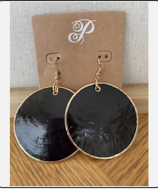 E107 Plunder Design Fashion Jewelry Stormi Black Gold Shells Drop Dangle EarringsOpens in a new window or tab