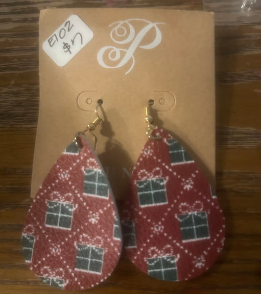 E102 Plunder Design Teardrop Christmas Earrings