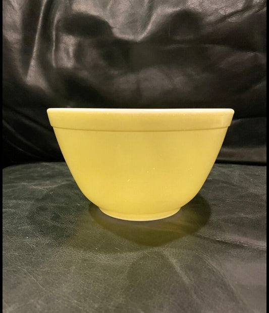 KD114 Vintage Pyrex #401 Yellow Green Small Nesting Bowl